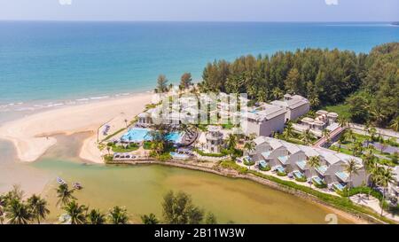 Luftansicht des Khao Lak Beach in Thailand und des Khao Lak Devasom Hotel Stockfoto