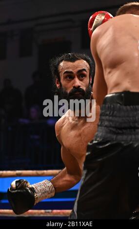 Bethnal Green, Großbritannien. Februar 2020. Inder Bassi Singh. Vorläufiger Ausgang 3. MTK Golden Contract Boxing Halbfinale. York Hall. Bethnal Green. London. GROSSBRITANNIEN. Credit Garry Bowden/Sport in Pictures/Alamy Live News. Credit: Sport In Pictures/Alamy Live News Stockfoto