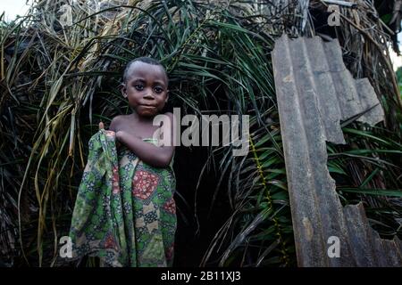 Das Leben der Bayaka Pygmäen im äquatorialen Regenwald, Zentralafrikanische Republik, Afrika Stockfoto