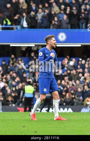 London, Großbritannien. Februar 2020. Jorginho vom FC Chelsea feiert am Samstag, 22. Februar 2020, den Sieg beim Premier-League-Spiel zwischen Chelsea und Tottenham Hotspur an der Stamford Bridge, London. (Kredit: Ivan Yordanov/MI News)Foto darf nur für redaktionelle Zwecke in Zeitungen und/oder Zeitschriften verwendet werden, Lizenz für kommerzielle Nutzung erforderlich Kredit: MI News & Sport /Alamy Live News Stockfoto