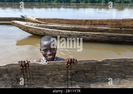 Schwimmen im Sangha River, Zentralafrikanische Republik, Afrika Stockfoto