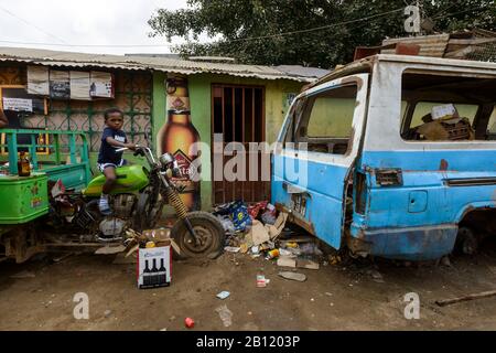 Lebt in Bairro Rangel, einem Museq, einem Slum von Luanda, in angolanischer, afrikanischer Region Stockfoto