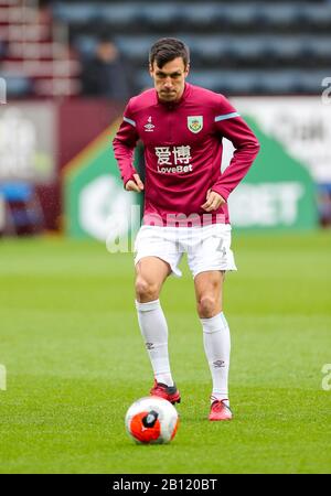 Turf Moor, Burnley, Lanchashire, Großbritannien. Februar 2020. English Premier League Football, Burnley gegen AFC Bournemouth; Jack Cork von Burnley Credit: Action Plus Sports/Alamy Live News Stockfoto