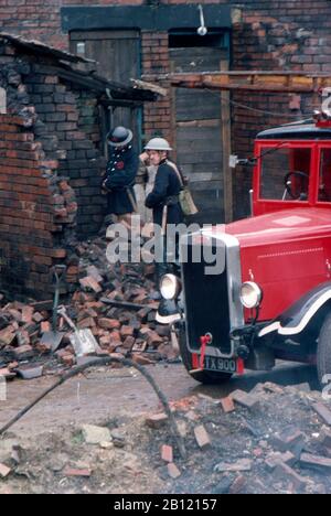 Wiedereinsetzung des Feuerwehrdienstes in Blitz, zweiter Weltkrieg, in Leeds, West Yorkshire, 1975, England, Großbritannien Stockfoto