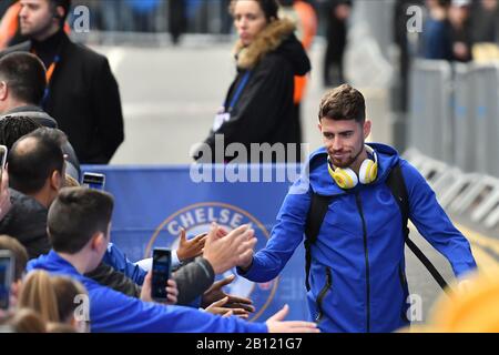 London, Großbritannien. Februar 2020. Jorginho vom FC Chelsea kam während des Premier-League-Spiels zwischen Chelsea und Tottenham Hotspur an der Stamford Bridge, London am Samstag, 22. Februar 2020, ins Stadion. (Kredit: Ivan Yordanov/MI News)Foto darf nur für redaktionelle Zwecke in Zeitungen und/oder Zeitschriften verwendet werden, Lizenz für kommerzielle Nutzung erforderlich Kredit: MI News & Sport /Alamy Live News Stockfoto