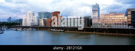 Gehry-Gebäude im Medienhafen, Düsseldorf, Deutschland Stockfoto