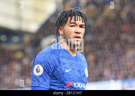 London, Großbritannien. Februar 2020. Reece James vom FC Chelsea während des Premier-League-Spiels zwischen Chelsea und Tottenham Hotspur an der Stamford Bridge, London am Samstag, 22. Februar 2020. (Kredit: Ivan Yordanov/MI News)Foto darf nur für redaktionelle Zwecke in Zeitungen und/oder Zeitschriften verwendet werden, Lizenz für kommerzielle Nutzung erforderlich Kredit: MI News & Sport /Alamy Live News Stockfoto