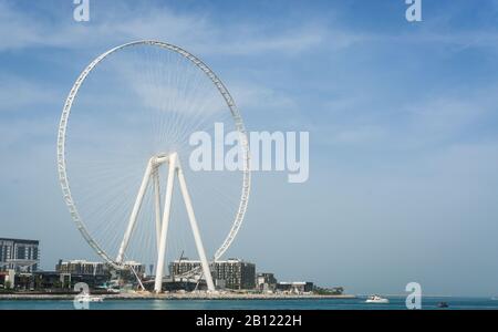Blick auf Ain Dubai, das größte Riesenrad der Welt, vom JBR Beach, Dubai Stockfoto