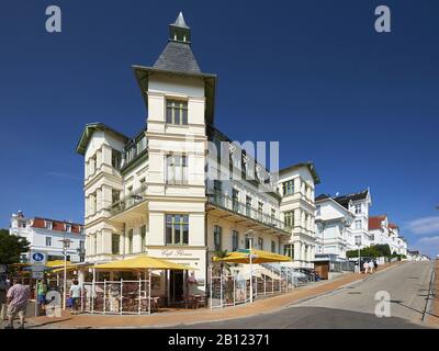 Café Florian mit Villen in der Bergstraße, Ostseebad Bansin, Mecklenburg-Vorpommern, Deutschland Stockfoto