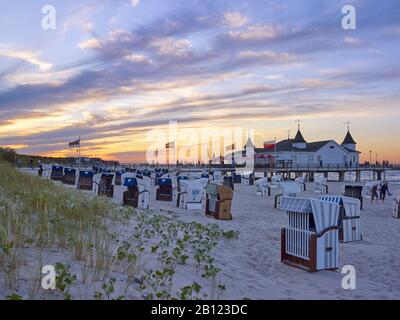 Pier am Strand, Ostseebad Ahlbeck, Usedom, Mecklenburg-Vorpommern, Deutschland Stockfoto