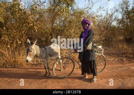Ein Mann aus der Volksgruppe Peul Gambia Stockfoto
