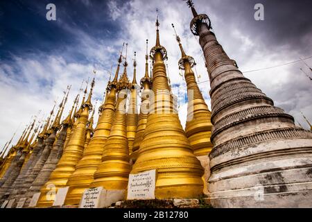 Stupas im Shwe Inn Thein Paya. Inthein, Myanmar Stockfoto