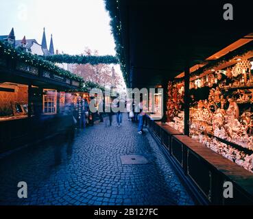 Weihnachtsmarkt in der Altstadt, Köln, Deutschland Stockfoto