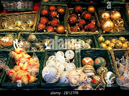 Weihnachtsmarkt im Schloss Schönbrunn, Wien, Österreich Stockfoto