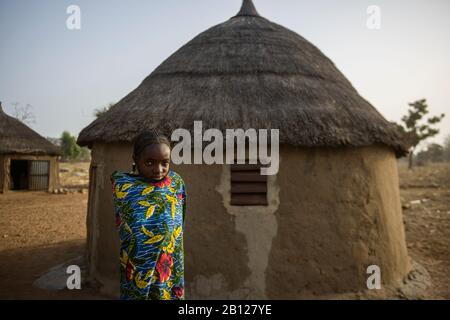 Landleben in einem Fulani-Dorf der Sahelzone im nordöstlichen Burkina Faso Stockfoto