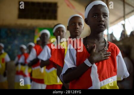 Eine von der katholischen Kirche organisierte Veranstaltung für Kinder von katholischen Schulen in der Turkana-Stammesregion Kenias Stockfoto