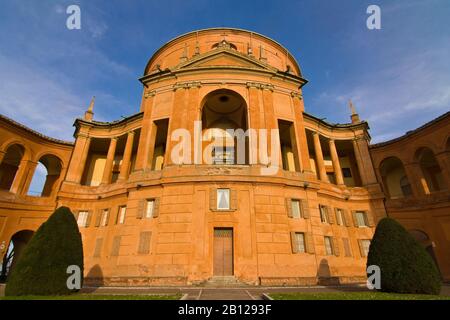 Blick auf den Sonnenuntergang auf das berühmte Wahrzeichen von Bologna (Emilia Romagna, Italien). Stockfoto