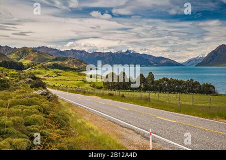 Lake Hawea, Blick von der Makarora Lake Hawea Road, Otago Region, South Island, Neuseeland Stockfoto