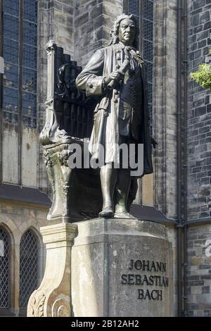 Bach Denkmal vor der Thomaskirche in Leipzig, Sachsen, Deutschland Stockfoto