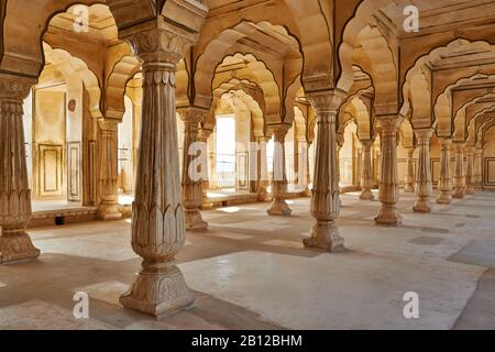 Säulen in Amer Fort, Jaipur, Rajasthan, Indien Stockfoto