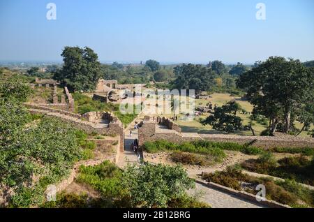 Ruinen von Bhangarh Fort aus dem 17. Jahrhundert im Alwar Village in Rajasthan, Indien Stockfoto