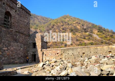 Ruinen von Bhangarh Fort aus dem 17. Jahrhundert im Alwar Village in Rajasthan, Indien Stockfoto