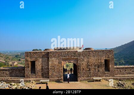 Ruinen von Bhangarh Fort aus dem 17. Jahrhundert im Alwar Village in Rajasthan, Indien Stockfoto