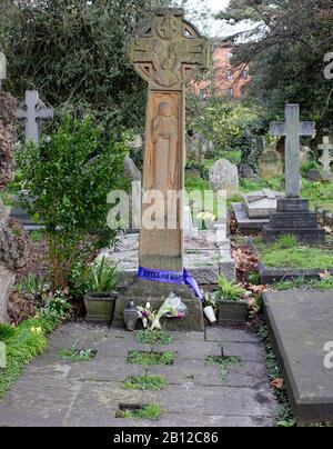 Emmeline Pankhursts Grab auf dem Brompton Cemetery, Old Brompton Road, Kensington, London, SW10. Stockfoto