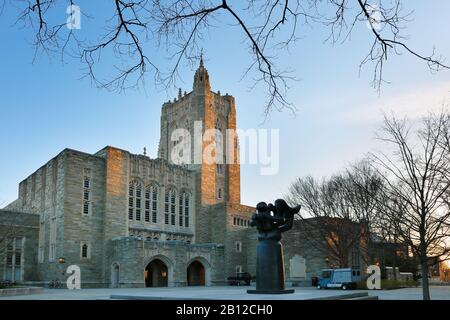 Firestone Library auf dem Campus der Princeton University bei Sonnenaufgang. Die Princeton University ist eine Private Ivy League University in New Jersey, USA Stockfoto