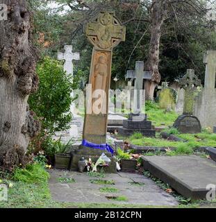 Emmeline Pankhursts Grab auf dem Brompton Cemetery, Old Brompton Road, Kensington, London, SW10. Stockfoto