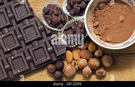 Schokolade mit Zutaten - Cioccolato e Ingredients Stockfoto