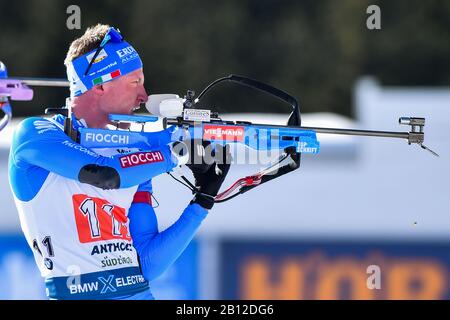 Antholz, Italien. Februar 2020. Lukas hofer (ITA) al poligono of tiro im Rahmen des IBU-Weltcups Biathlon 2020 - 4 x 7,5 Km - Außenrelais, Biathlon in Antholz (BZ), Italien, 22. Februar 2020 Kredit: Unabhängige Fotoagentur Srl/Alamy Live News Stockfoto