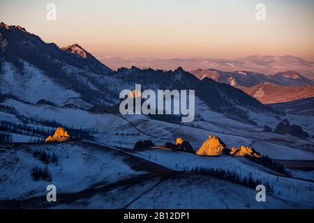 Sonnenaufgang in der Mongolischen Schweiz, gorkhi-terelj Nationalpark, Mongolei Stockfoto