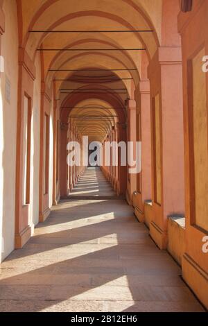 San Luca Arcade ist die längste Veranda der Welt. Bologna, Italien Stockfoto