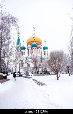 Kathedrale im Winter, Omsk, Sibirien, Russland Stockfoto