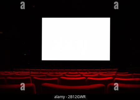 Kino mit leeren Sessel und leeren Kino Vorhang. Stockfoto