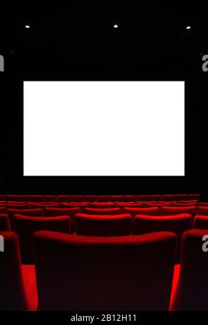 Kino mit leeren Sessel und leeren Kino Vorhang. Stockfoto