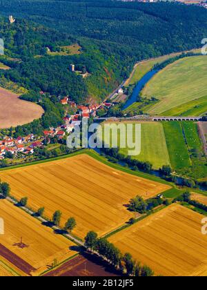 Luftbild der Thüringer Pforte mit den Burgen der Sachsenburg in der Unstrut, Thüringen, Deutschland Stockfoto