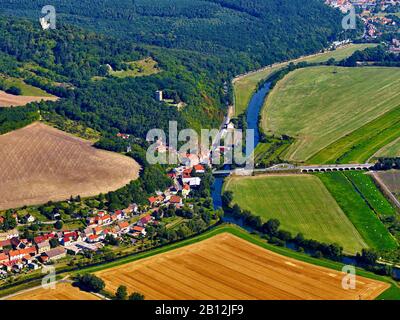 Luftbild der Thüringer Pforte mit den Burgen der Sachsenburg in der Unstrut, Thüringen, Deutschland Stockfoto