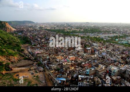 Am Abend vom Affenpalast aus wunderschön über Jaipur City Stockfoto