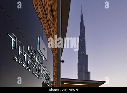 Melden Sie sich an DER ADRESSE DUBAI MALL, neben der Dubai Mall, dem größten Einkaufszentrum der Welt, Downtown Burj Dubai, Dubai, Vereinigte Arabische Emirate, Naher Osten Stockfoto