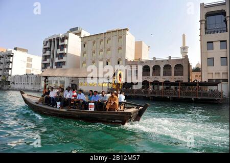 Wassertaxi, Abra, Dhow am Dubai Creek, Dubai, Vereinigte Arabische Emirate, Naher Osten Stockfoto