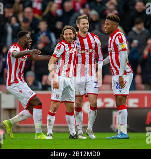 Stoke on Trent, Mitarbeiter, Großbritannien. Februar 2020. English Championship Football, Stoke City gegen Cardiff; Joe allen von Stoke City lächelt, nachdem er ein Tor erzielt hat Credit: Action Plus Sports Images/Alamy Live News Stockfoto