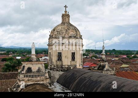 Dach der Kirche La Merced, Granada, Nicaragua, Mittelamerika Stockfoto