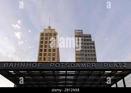 U-Bahnhof, Potsdamer Platz am frühen Abend, Berlin, Deutschland, Europa Stockfoto