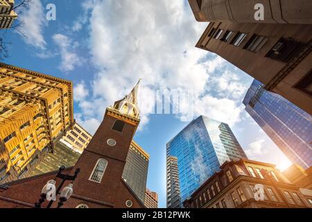 Die Architektur und die Häuser in Boston befinden sich im historischen Zentrum in der Nähe des Wahrzeichen Beacon Hill und Freedom Trail Stockfoto
