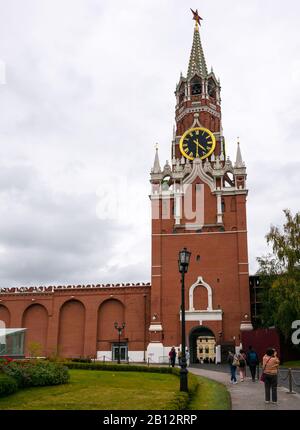 Spasskaja oder Erlöserturm, Eintritt in den Kreml, Moskau, Russische Föderation Stockfoto