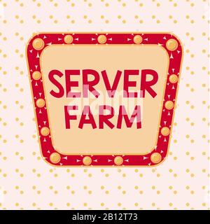 Word Writing Text Server Farm. Geschäftsfoto mit einer Gruppe von Computern, die als Server fungieren und in einem Asymmetrischen, ungleichmäßigen Format untergebracht sind Stockfoto