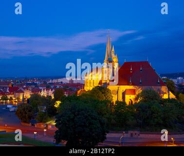 Blick von der Zitadelle Petersberg nach Erfurt mit Mariendom und St.-Sewerus-Kirche, Thüringen, Deutschland Stockfoto