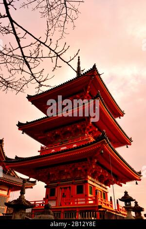Blick auf die wunderbare Pagode Koyasu im Kiyomizu-Komplex, Kyoto Stockfoto